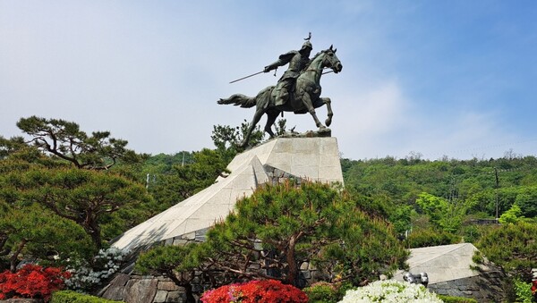 [손자에게 들려주는 서울 이야기 45] 나라를 지킨 영웅, 강감찬 장군을 생각하다 - 낙성대 공원